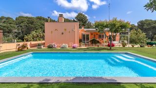 Maison  Av. mont-ras. Villa en venta en calonge con piscina privada, jardín llano y am