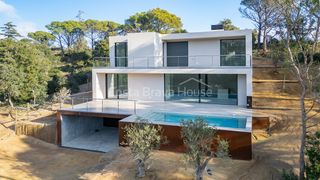 Casa  Vial camino. Casa contemporánea de obra nueva en venta en begur con terrazas,