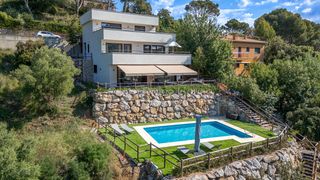 Maison  Carrer sa punta llarga. Casa unifamiliar en venta en begur con jardín, piscina privada,