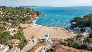 Casa adossada  Plaça riera. Casa de pescadores reformada frente al mar en sa riera, begur, c