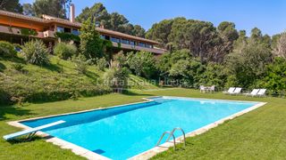 House  Carrer cova de la sal. Exclusiva villa en venta en sa riera con vistas panorámicas al m