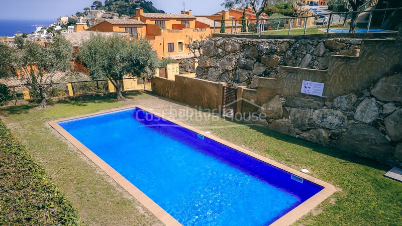 Foto d98fe0a0-01e4-4736-8121-1a9e194c6fe1. Casa adossada amb calefacció aparcament piscina a Begur