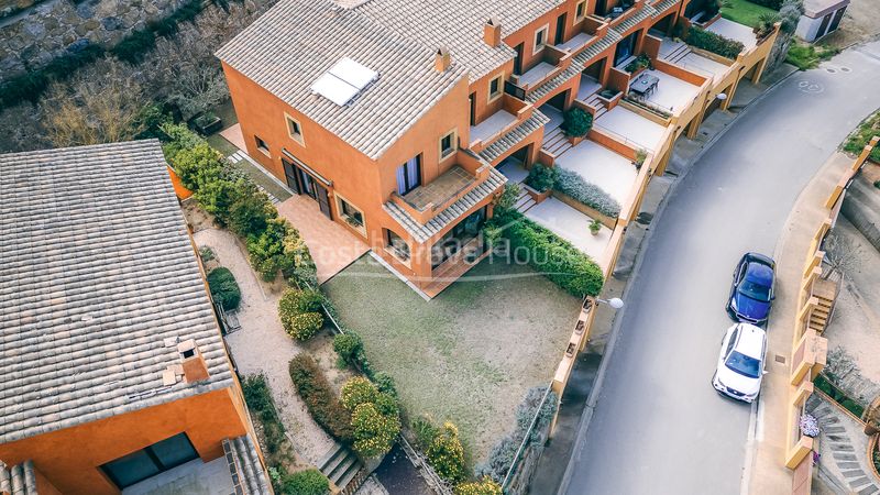 Foto f4f99cf0-1f54-4416-b34f-94861b3b8e56. Casa adossada amb calefacció aparcament piscina a Begur