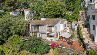 Maison  Carrer mas mató. Casa independiente en venta en sa riera, begur, con vistas abier