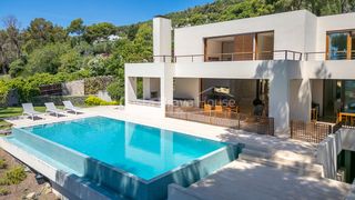 Maison  Carrer de planelles. Exclusiva villa contemporánea en begur, aiguablava, con vistas a