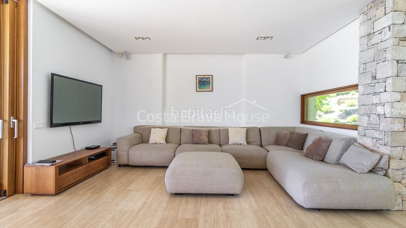 Foto a5d9a1b2-b90c-4d5a-a7a3-42f67392d176. Casa amb calefacció aparcament piscina a Fornells-Aiguablava Begur