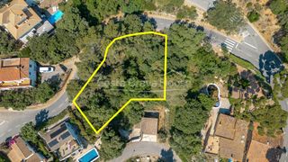 Terreny residencial a Sa Riera-Sa Fontansa. Parcela en begur junto a zona verde protegida, con vistas abiert