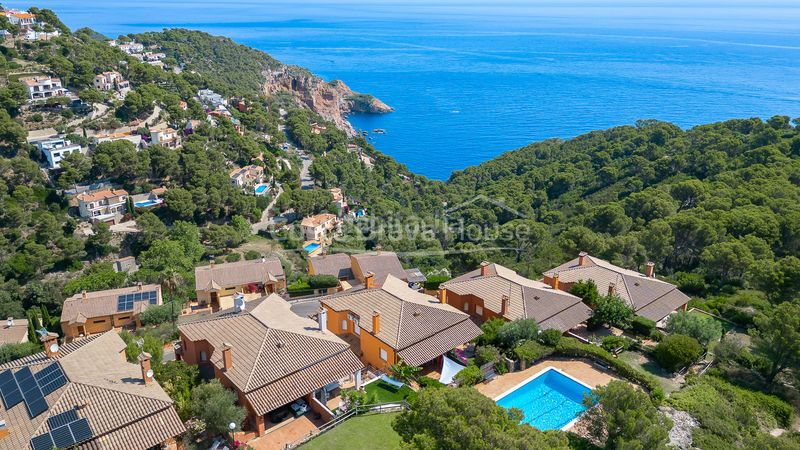 Foto b562b6ce-efa6-4ffa-9503-1881489aac51. Casa adossada amb calefacció aparcament piscina a Begur