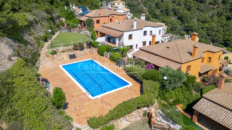 Foto c8d78405-54e4-40e4-bf72-d2da19e32f73. Casa adossada amb calefacció aparcament piscina a Begur