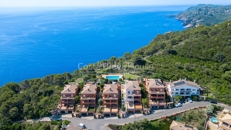 Foto e35bf173-dcf7-490c-af79-529f7fd3c78b. Casa adossada amb calefacció aparcament piscina a Begur
