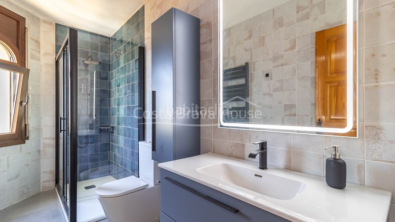 Foto ff78f7f0-50f8-4c1f-a6d2-c457a5c845a0. Casa adossada amb calefacció aparcament piscina a Begur