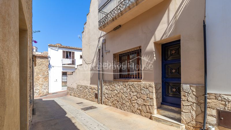 Foto 645e8ab8-c36b-44b7-9c5c-2a3290ec2347. Masia amb aparcament a Begur Begur