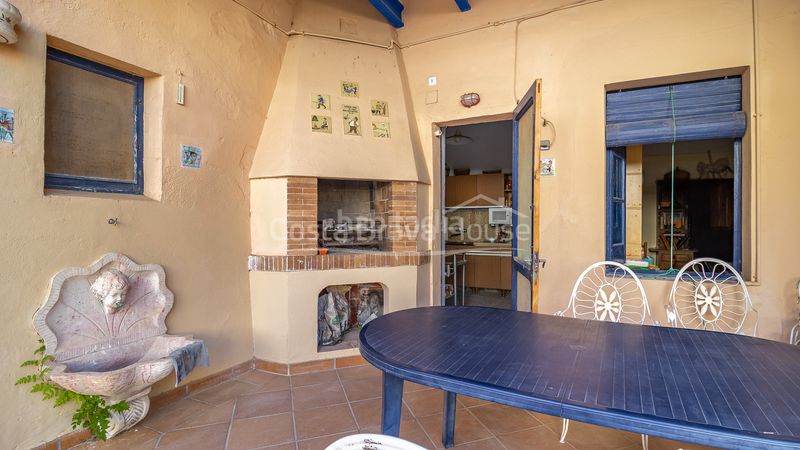 Foto ff931838-628b-4e9f-9bdf-70ff094092cb. Masia amb aparcament a Begur Begur