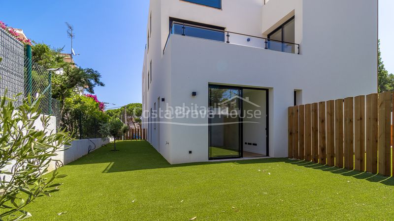 Foto 00255356-8bc4-418e-a25f-e34185cd84d7. Apartament amb calefacció piscina a La Fosca - Cala Margarida Palamós