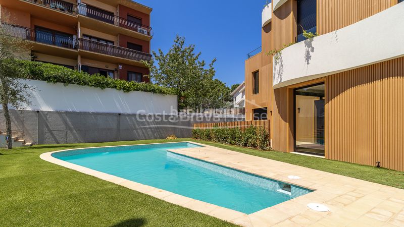 Foto eda4bd6d-00d3-40f8-bb6b-9df1ea094452. Apartament amb calefacció piscina a La Fosca - Cala Margarida Palamós