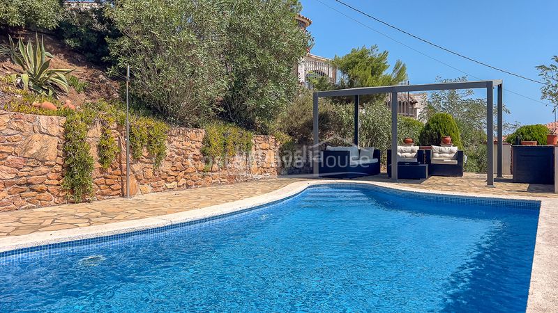 Foto 16840b2c-a684-445f-89a5-37183e1bb71c. Casa amb calefacció aparcament piscina a els masos de Pals Pals