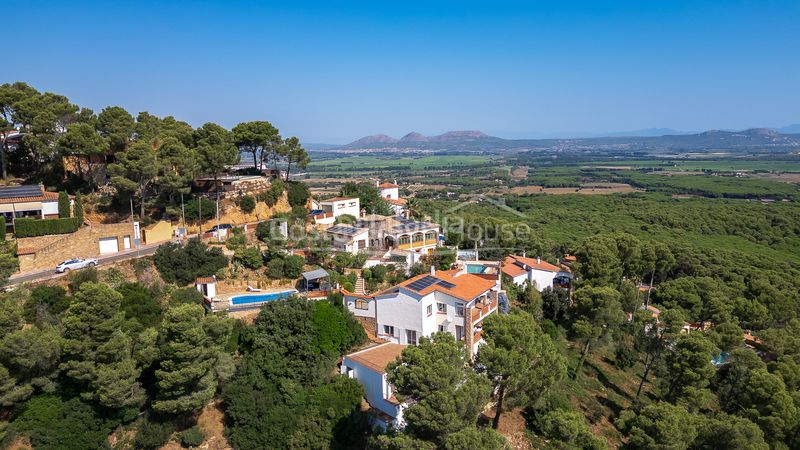 Foto 5ac5b10b-a15b-4c1f-a3dc-2ef2e1ce5cc1. Casa amb calefacció aparcament piscina a els masos de Pals Pals