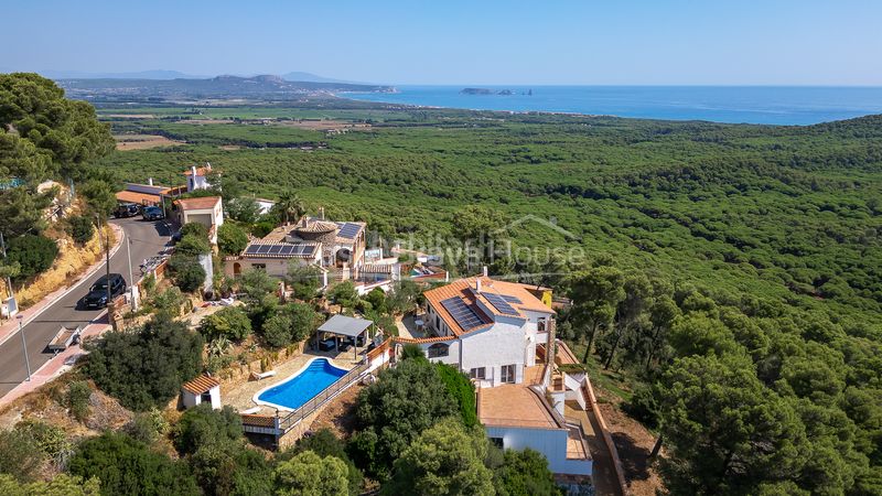 Foto ad3d3b31-0214-49d9-be99-99295a86708f. Casa amb calefacció aparcament piscina a els masos de Pals Pals