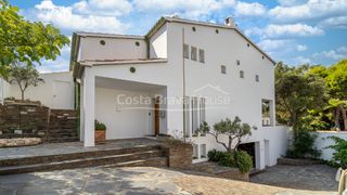 House  Carrer de barcelona. Casa unifamiliar en cadaqués con jardín, terraza, garaje para se