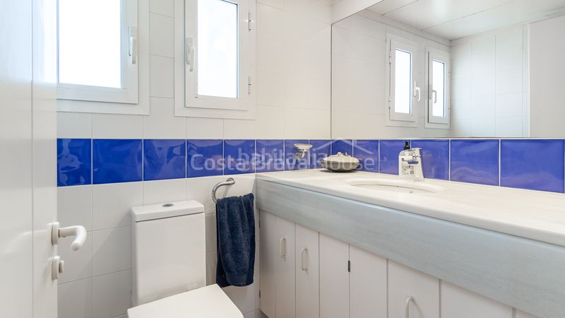 Foto 6da59a6e-baaf-44fc-a92f-7a4bbe04c2cf. Casa amb calefacció aparcament a Cadaqués