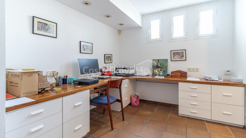 Foto fb58485b-b5a4-4e4f-afa9-961bda4d3fd6. Casa amb calefacció aparcament a Cadaqués