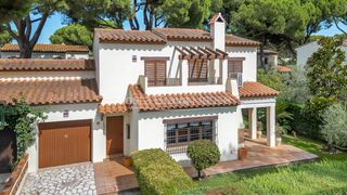 Casa a schiera  Carrer del golf. Casa adosada en playa de pals con jardín privado y piscina comun