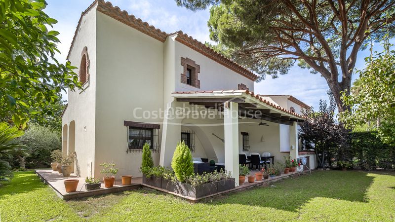 Foto dd081697-4410-4d47-9a84-c09b5c9a4e37. Casa adossada amb calefacció aparcament piscina a Pals