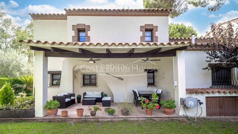 Foto f5cfad27-a559-4cfd-89b1-f3e02f56927c. Casa adossada amb calefacció aparcament piscina a Pals