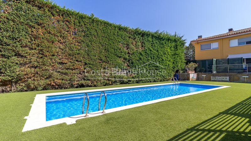 Foto d0961f80-29d0-4a3e-bf76-bf8174126d17. Casa adossada amb calefacció aparcament piscina a Pals