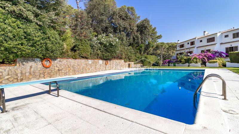 Foto 0d1069f9-e92c-4297-a098-886fd21780ee. Casa adossada amb aparcament piscina a Tamariu