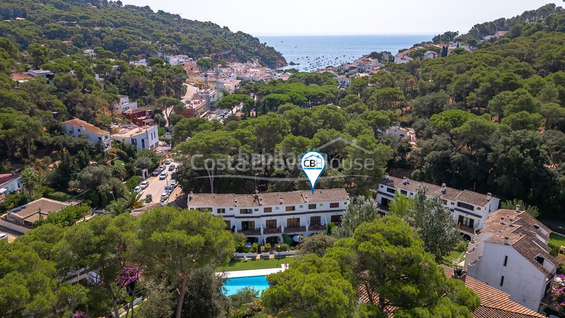 Foto 4a3d557b-cf59-4e9b-96de-21308ee2713e. Casa adossada amb aparcament piscina a Tamariu
