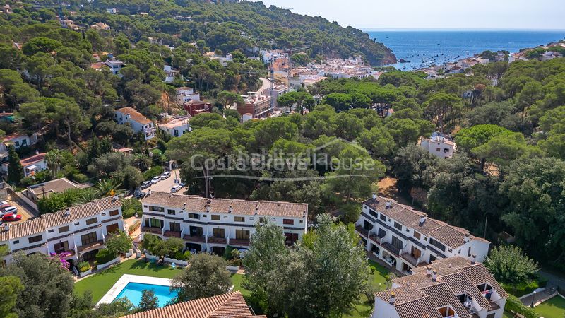 Foto b384640d-d38b-4cdb-b446-cd417fd2a574. Casa adossada amb aparcament piscina a Tamariu