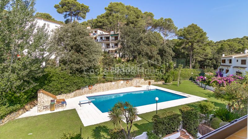 Foto c047d4ec-71f4-4d89-8cb2-53986ca6677a. Casa adossada amb aparcament piscina a Tamariu