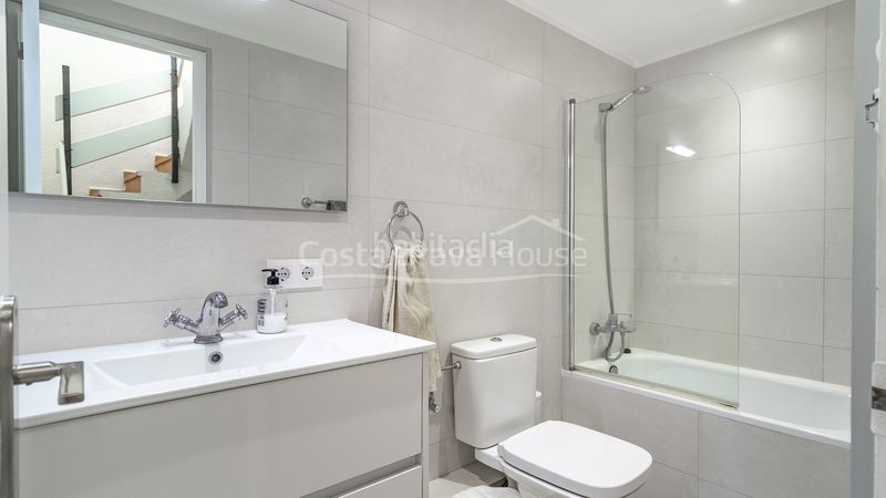 Foto fe26fa83-33fd-4f13-a533-d76509707b7a. Casa adossada amb aparcament piscina a Tamariu