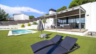 Casa  Carrer del baix empordà. Casa unifamiliar en calonge con piscina privada, gran jardín y c
