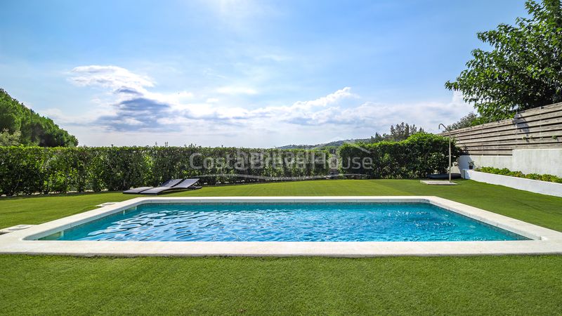 Foto 331dec35-d8bb-4e39-bb2b-8b4150a978f8. Casa amb calefacció aparcament piscina a Cabanyes-Mas Ambrós-Mas Pallí Calonge