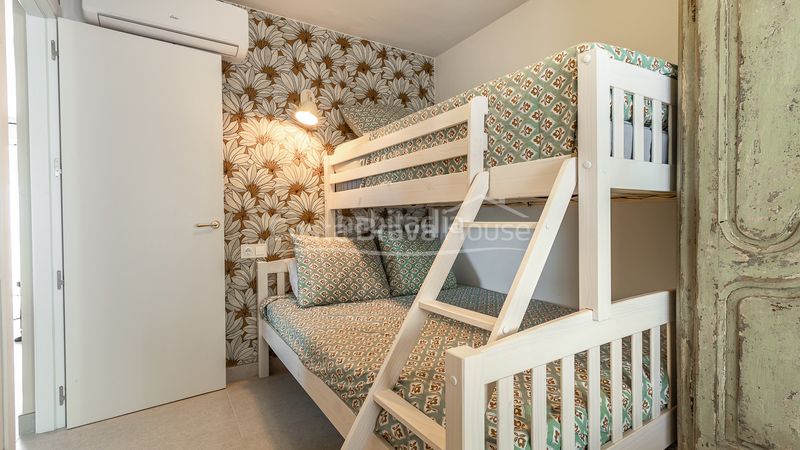 Foto c4d100a2-2017-4d84-a6a3-d2695ca47d6e. Casa adossada amb calefacció aparcament a La Fosca - Cala Margarida Palamós