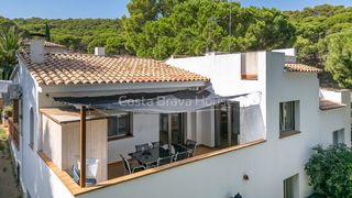 Casa  Carrer de la mostela. Casa independiente en pals con apartamento independiente, piscin