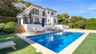 Haus  Carrer de josep clarà. Villa independiente en tamariu con licencia turística, vistas al