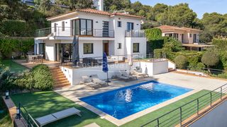 Haus  Carrer de josep clarà. Villa independiente en tamariu con licencia turística, vistas al