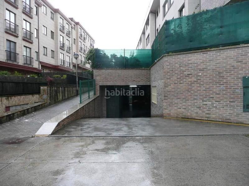 Foto c35bd6a9-e2b2-4f43-ae9f-24a724efc10a. Parking coche en rúa uxío novoneyra 1 en Liáns Oleiros