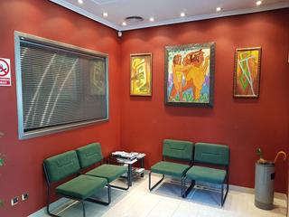 Bureau à N/a. Amplia oficina con tres despachos, recepción con sala de espera,