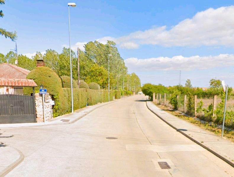 Foto fc1045ad-3b69-4c82-a930-aa6cba0d4900. Terreny residencial a paseo santimia 1 a Grijota