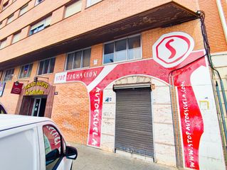 Business premise in Calle eras del bosque 3