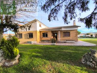 Chalet à Herrera de Valdecañas. Chalet con piscina y todo!