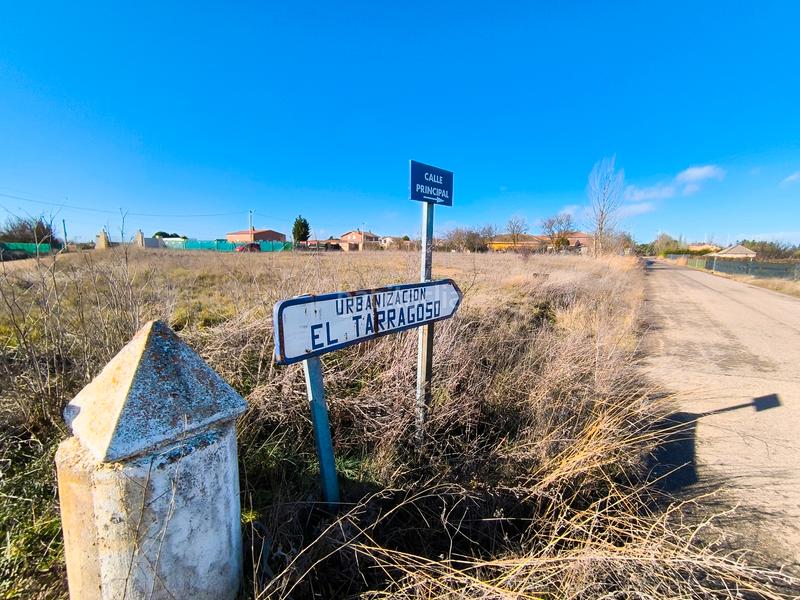 Foto 489ed1cb-a3ef-4210-b668-7ddba3f1f567. Fondo rustico in urbanización tarragoso 2 1 in Grijota