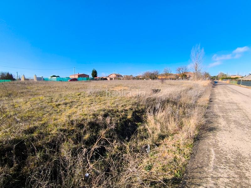 Foto c9db32dc-da83-41db-bf67-b3112066b83e. Fondo rustico in urbanización tarragoso 2 1 in Grijota