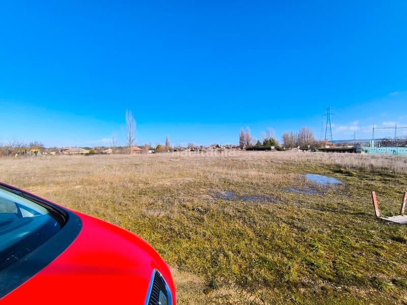 Foto d8d25803-6ee4-45b4-bbba-52fa53ad1777. Fondo rustico in urbanización tarragoso 2 1 in Grijota