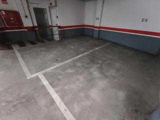 Car parking in Avenida ramón carande 38