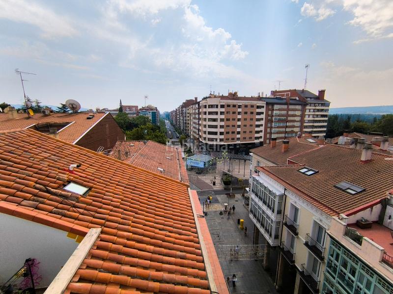 Foto f9f3c86a-cfe0-40ac-90df-3ca900526cb1. Àtic amb calefacció aparcament a Centro Palencia